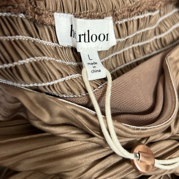 Heartloom January Asymmetric Silky Babydoll Top in Cafe Brown Size Large - Picture 10 of 15